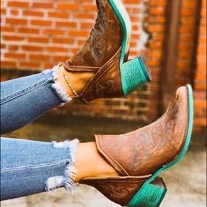 Women’s Circle G by Corral cowgirl boots size 8